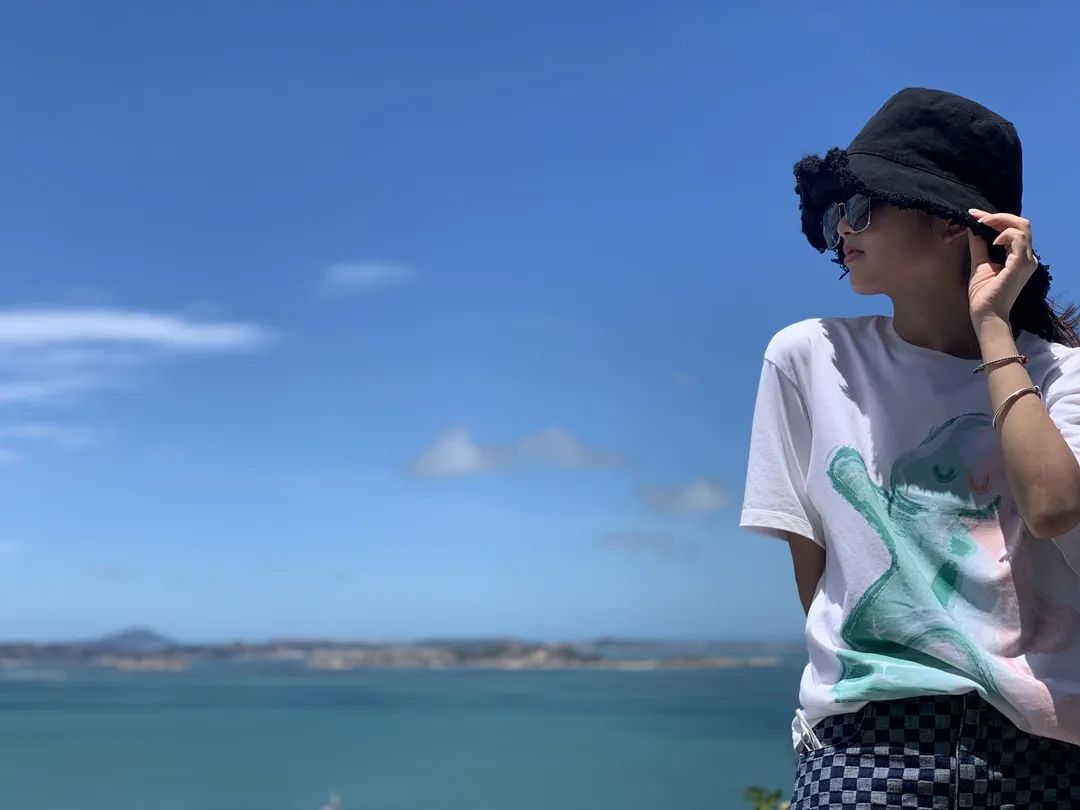 在福州的海岸上，拍下美麗的自拍，每一幀都值得留念。