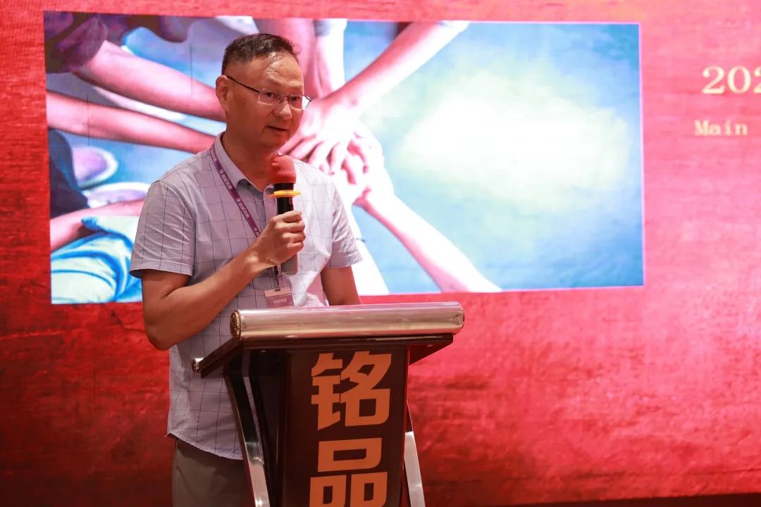 銘品裝飾副總裁洪斯君先生為為本場材料商大會賦能總結