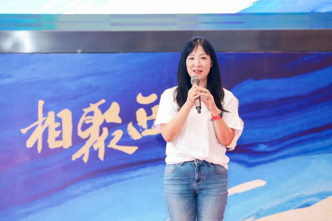 長江商學(xué)院E383班導(dǎo)師王衛(wèi)老師作開場分享