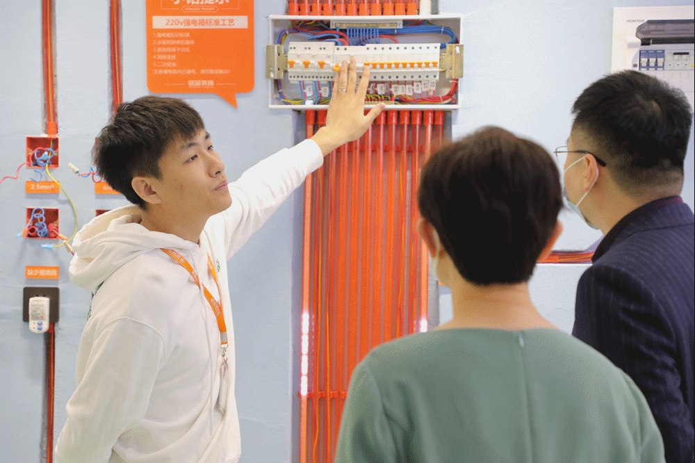 逛展廳，看工藝，家裝當(dāng)然要選放心的